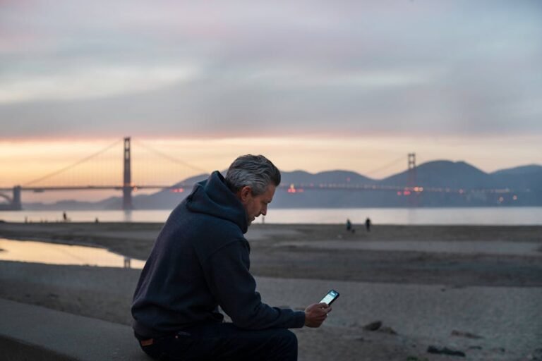 Decoding Digital Body Language: Mastering Online Communication for California Travel