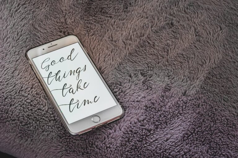 Master Digital Minimalism: Unlock Your Full Potential & Live a More Present Life